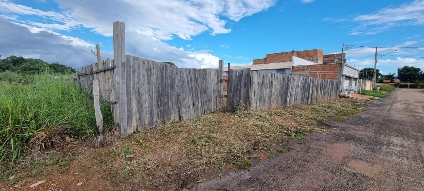 Terreno à venda em Dner, Cáceres: Terreno 330 m² · Dner
